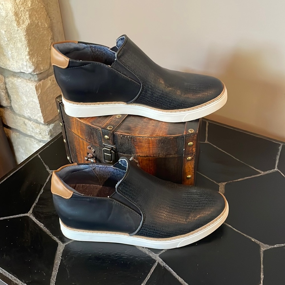 Dr. Scholl’s Black Wedge Sneaker